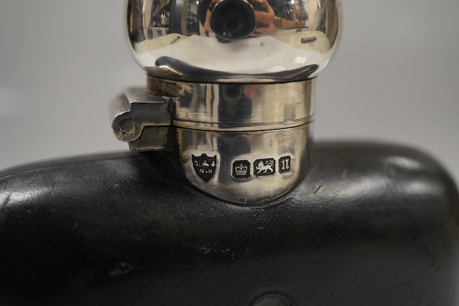 An Edwardian silver and leather mounted glass hip flask, by G & J W Hawksley, Sheffield, 1905/1906, 14.3cm, with engraved initials.